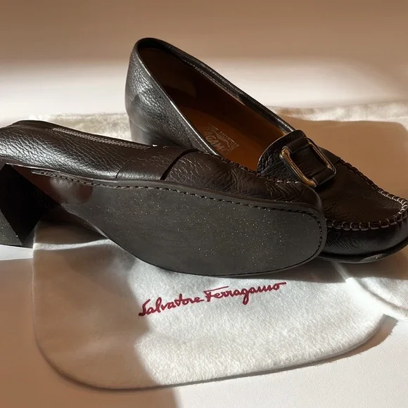 Designer Almost New - Picture 2 of 2